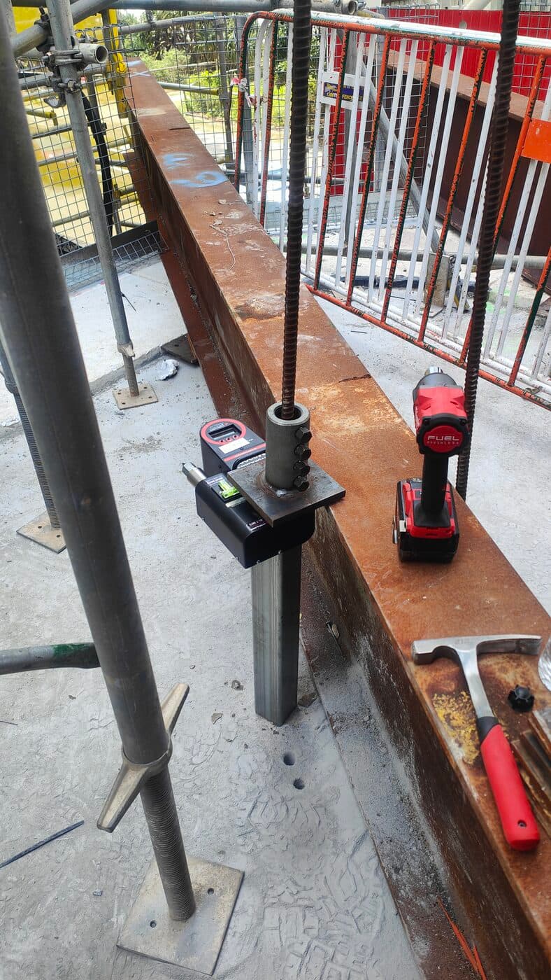 Hydrajaws rig testing a vertical rebar starter bar on a construction site - Anchor Testing Australia